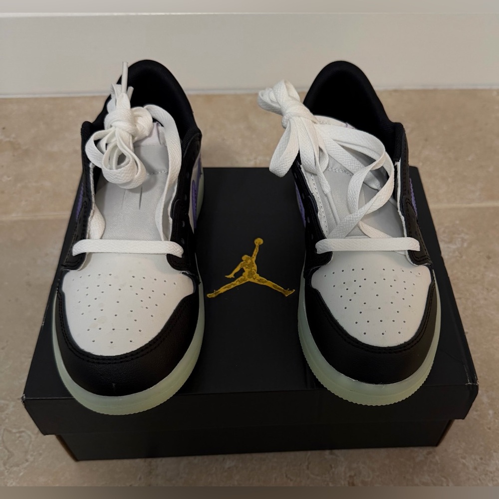 Jordan 1 Retro Low OG. Brand new! Box included.